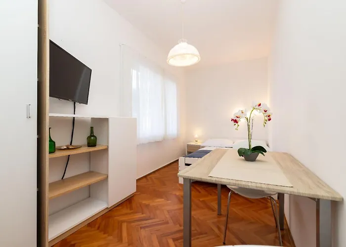 Garina Apartman *