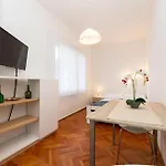 Garina Apartament *